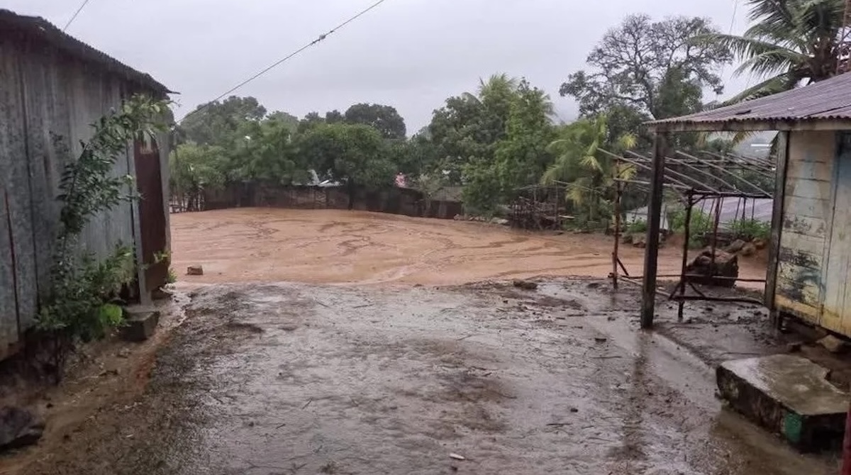 Le cyclone Dikeledi frappe déjà Madagascar, des vents jusqu'à 170km/h sont attendus • ©Volana Razafimanantsoa et Solo Randria